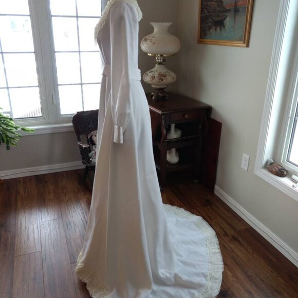 Vintage 60s Wedding Dress 35" Bust Bride Gown Daisy Lace Long Sleeves - Picture 7 of 11